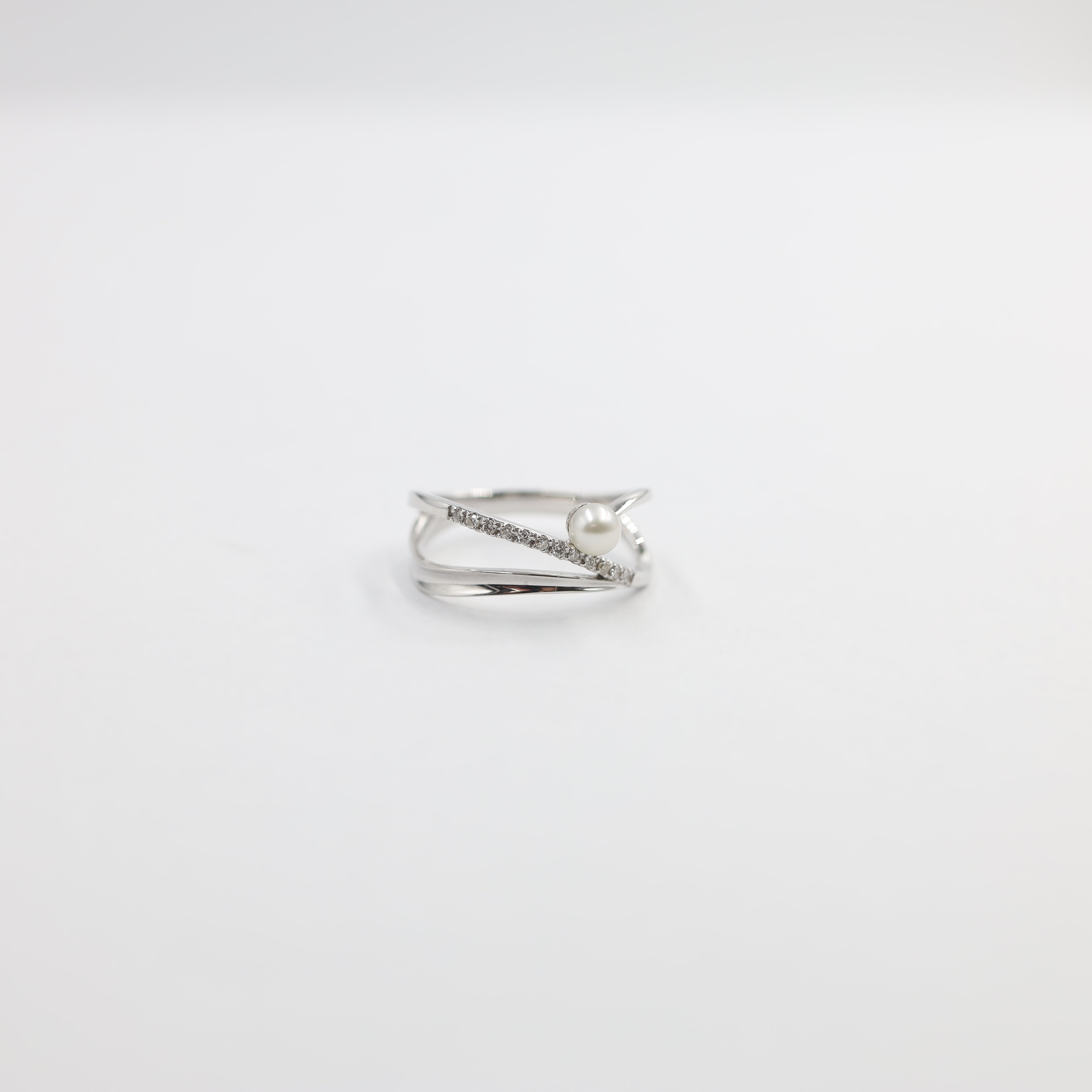Contemporary ring crafted from K18 WG