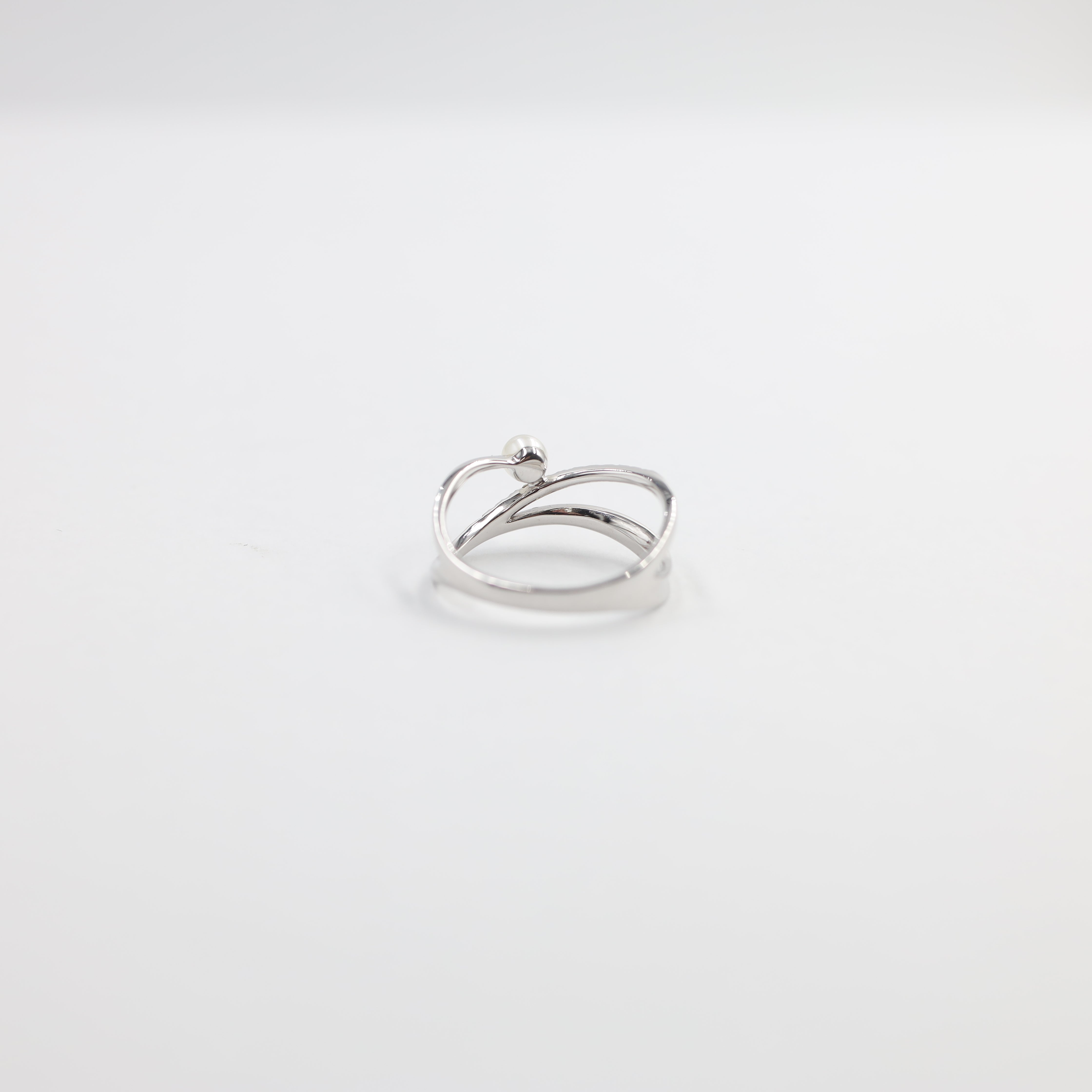 Contemporary ring crafted from K18 WG