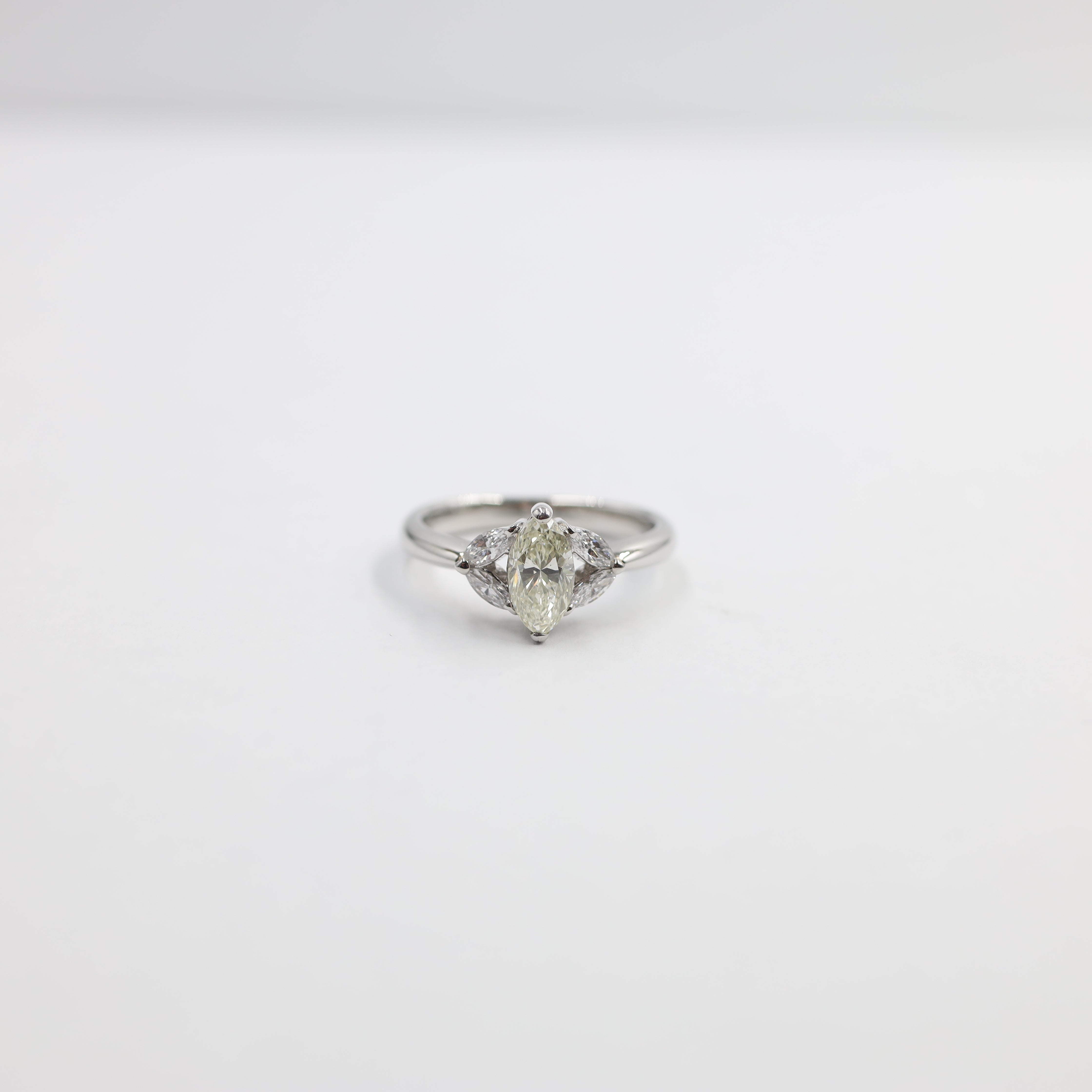 Exquisite Platinum Marquise & Pear Diamond Cluster Ring (PT 900) CGL CERT.
