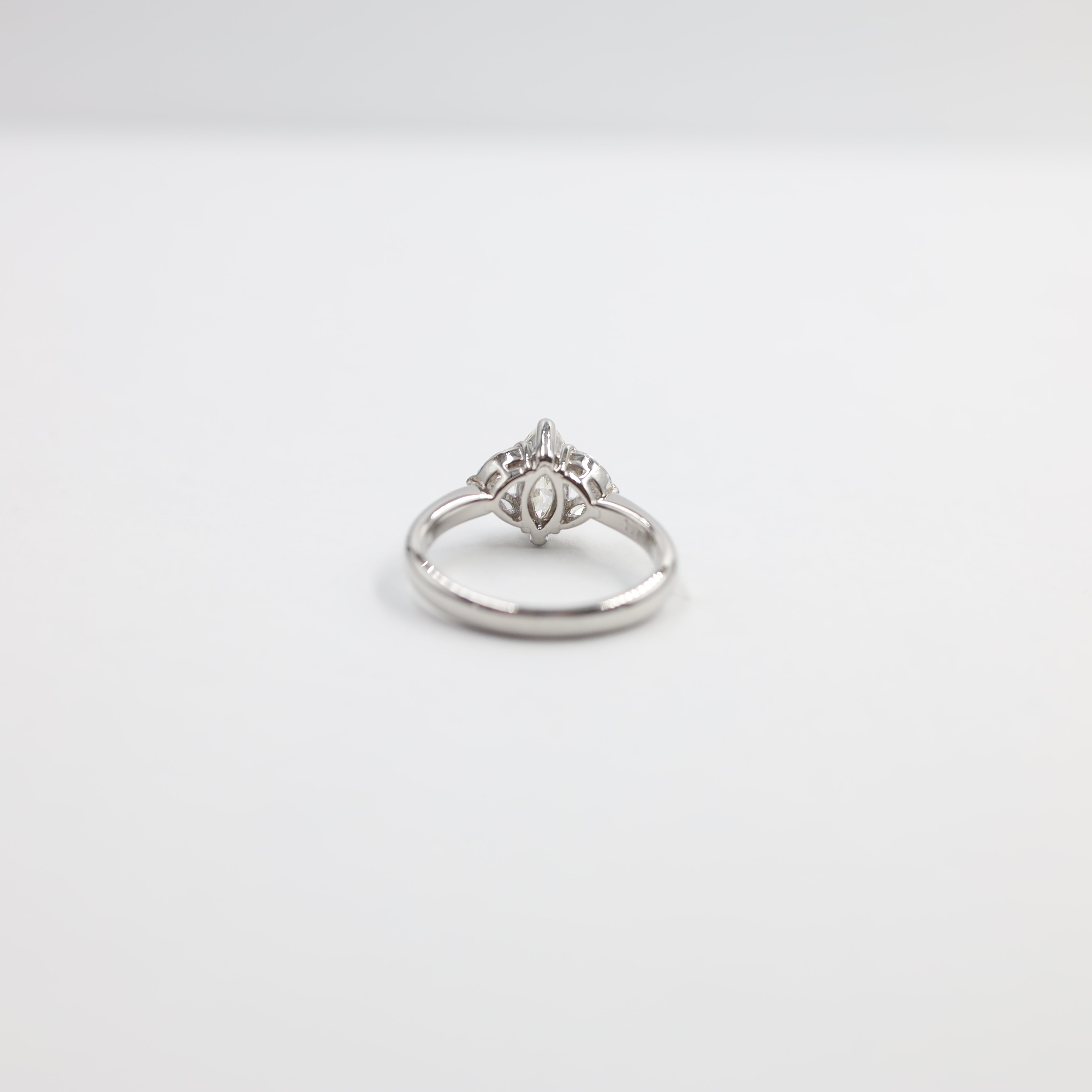 Exquisite Platinum Marquise & Pear Diamond Cluster Ring (PT 900) CGL CERT.