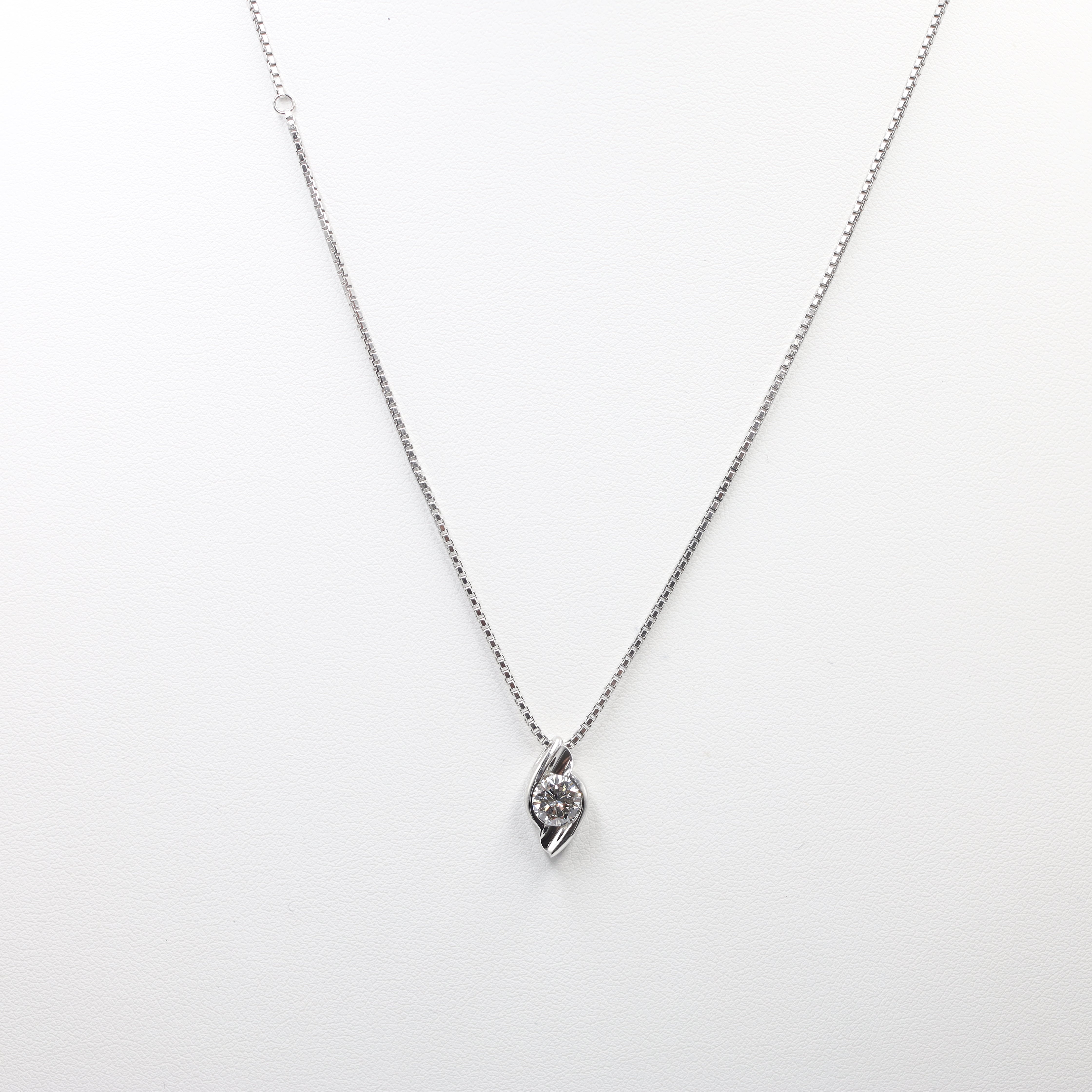 1.012 Carat Diamond Solitaire Necklace in P900 Platinum