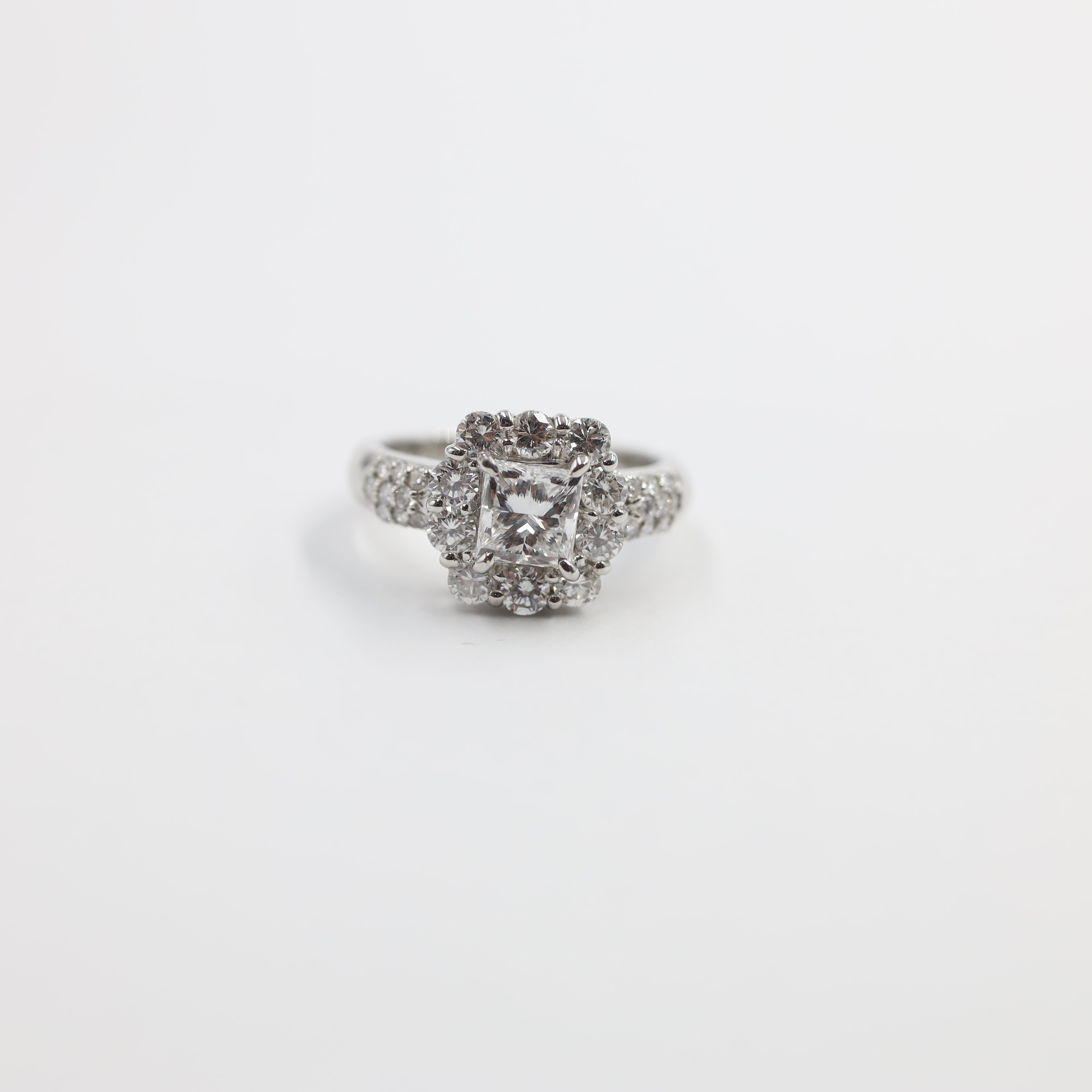 Magnificent Platinum Princess-Cut Diamond Halo Ring (PT900) CGL-A CERT