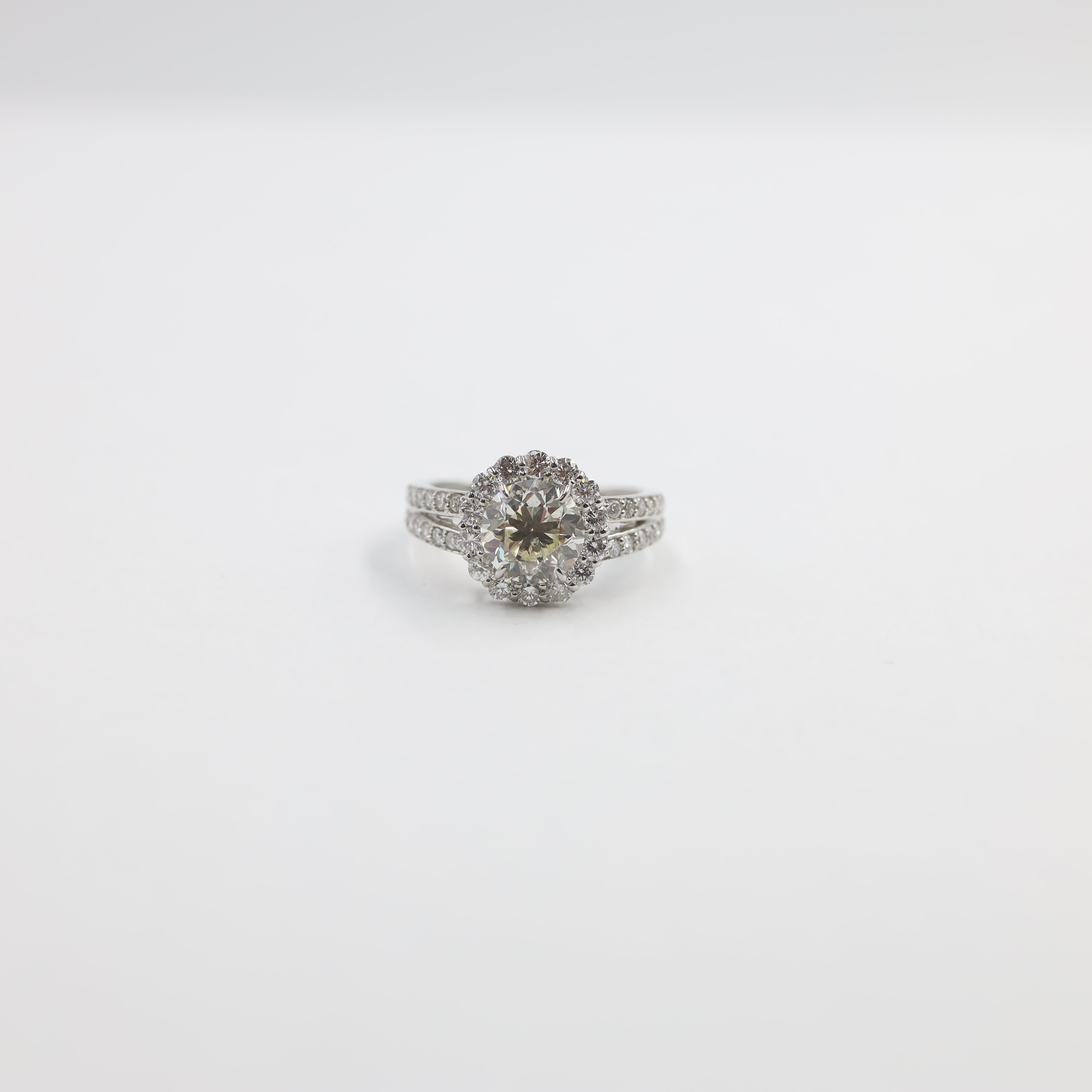 Exquisite 2.006ct Diamond Halo Cluster Ring (M Color, SI-2) in PT900 Platinum