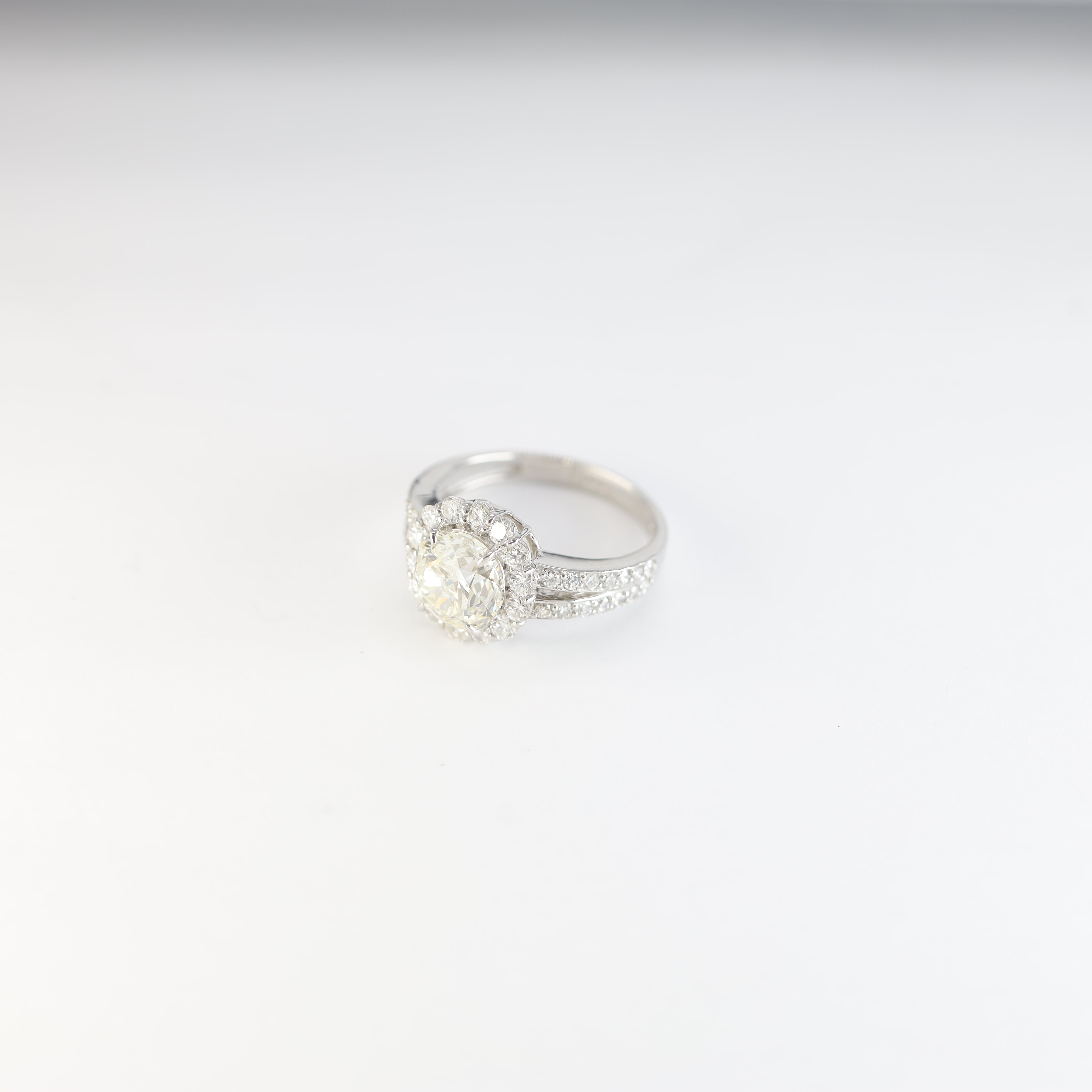 Exquisite 2.006ct Diamond Halo Cluster Ring (M Color, SI-2) in PT900 Platinum