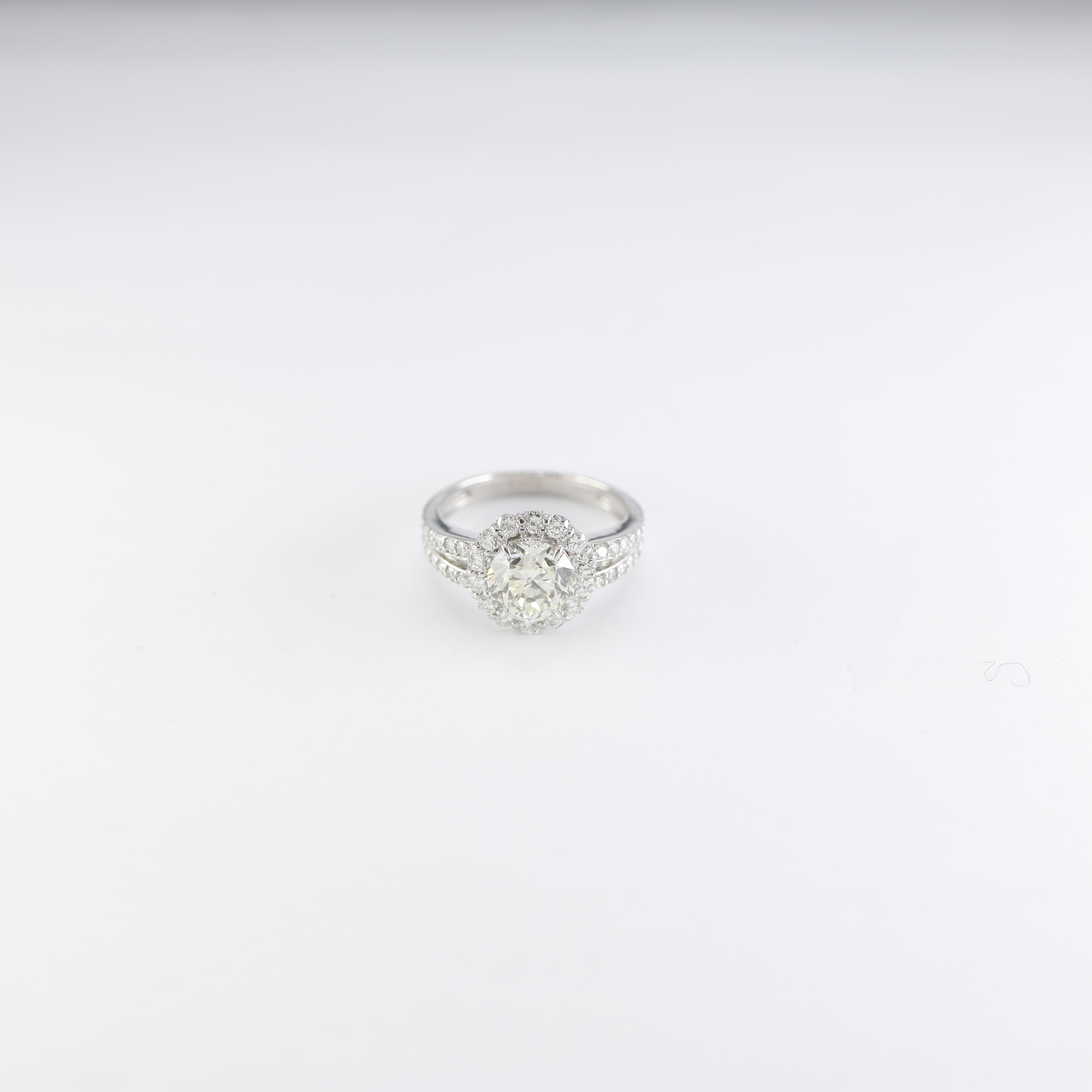 Exquisite 2.006ct Diamond Halo Cluster Ring (M Color, SI-2) in PT900 Platinum