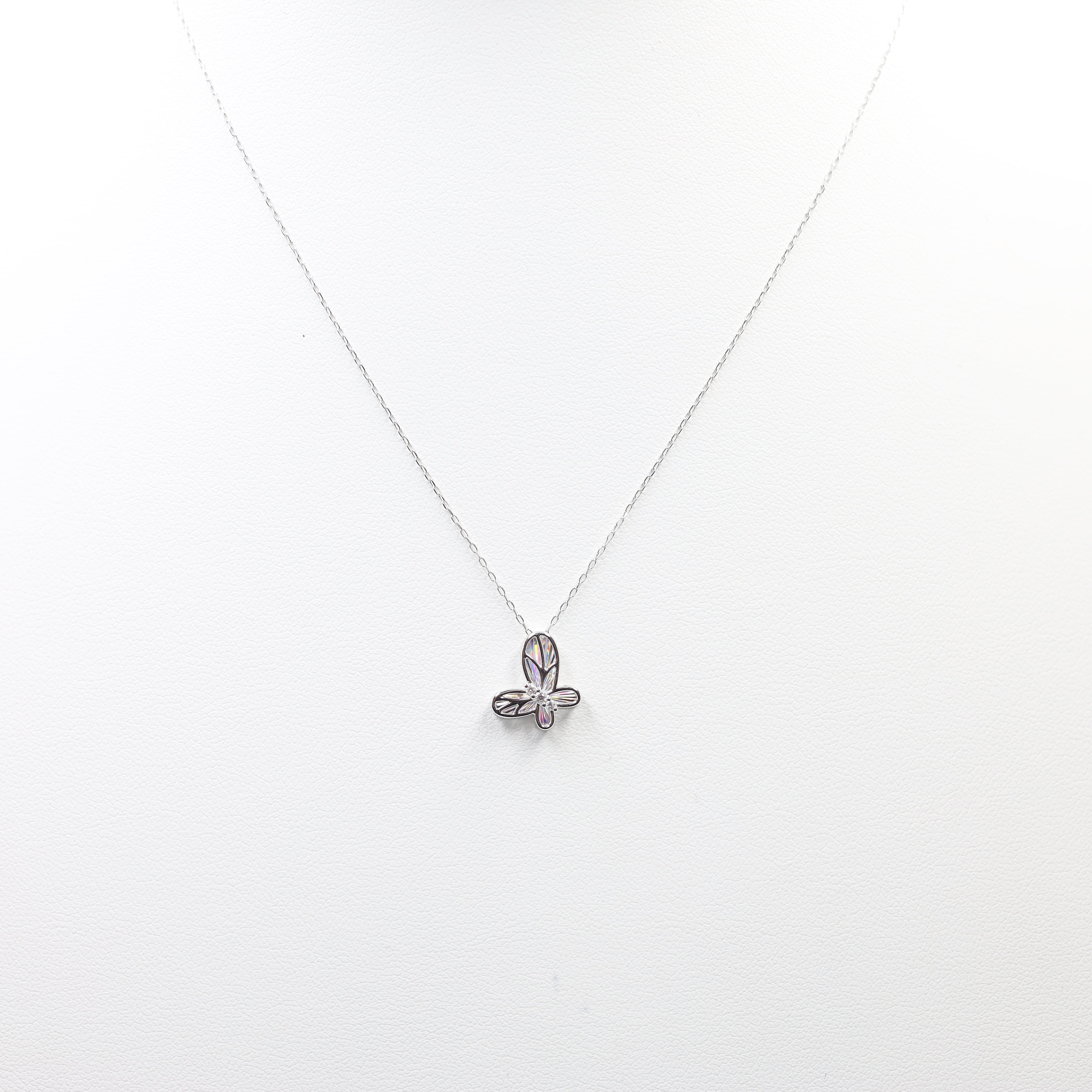 This is an elegant necklace featuring a delicate butterfly-shaped pendant set on a fine chain. The butterfly design is crafted from K18 White Gold