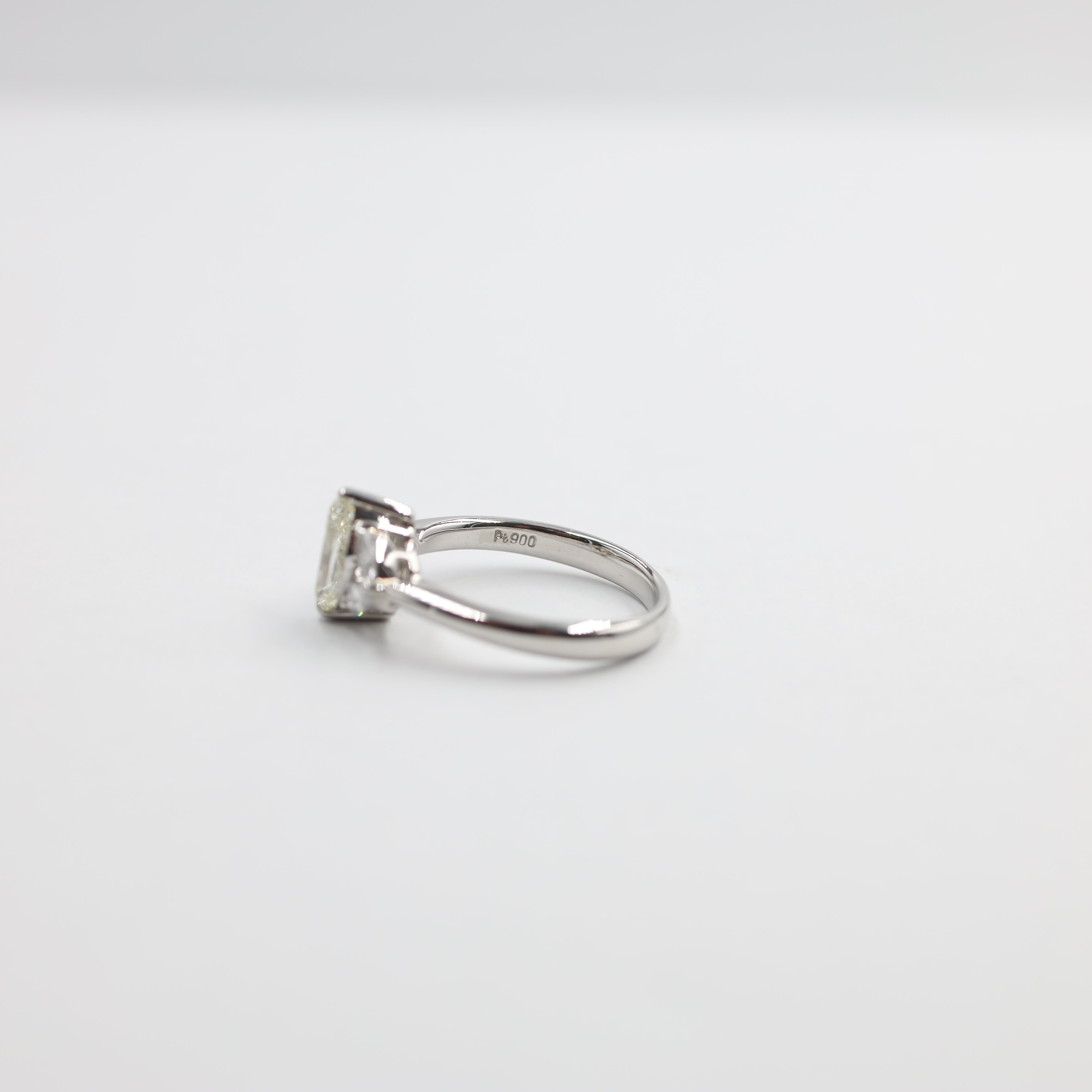 Exquisite Platinum Marquise & Pear Diamond Cluster Ring (PT 900) CGL CERT.