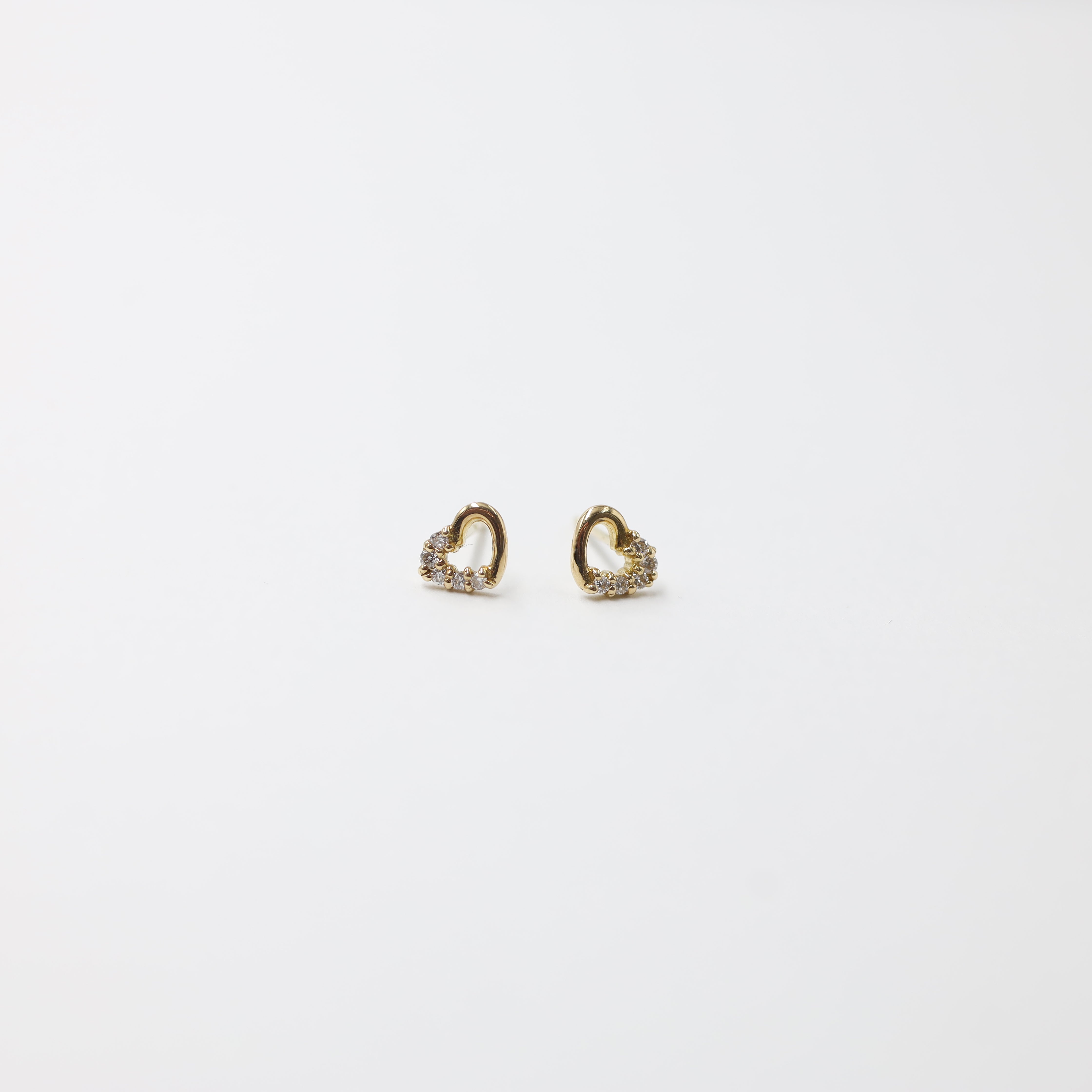 K18 Yellow Gold Diamond Heart Stud Earrings